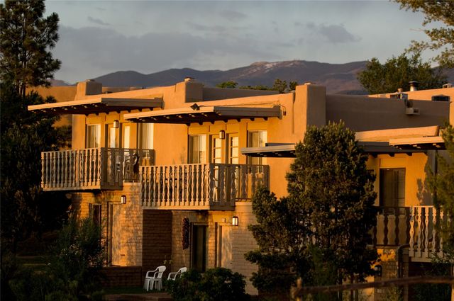 320 Artist Road 89, Santa Fe, NM 87501
