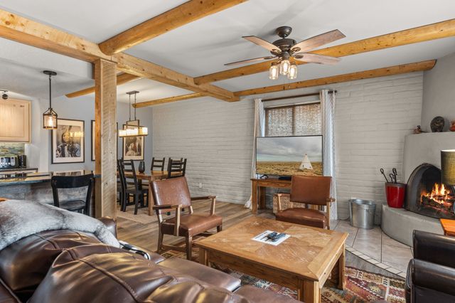 320 Artist Road 89, Santa Fe, NM 87501