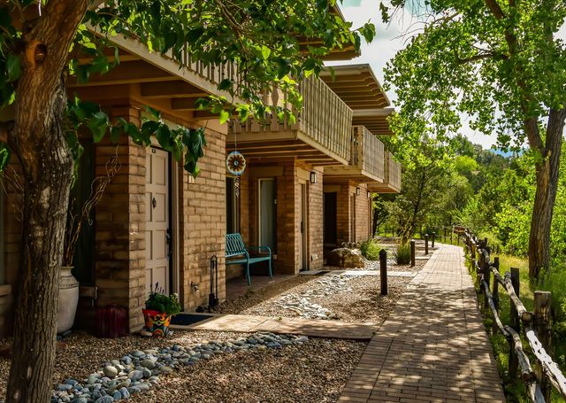 320 Artist Road 89, Santa Fe, NM 87501