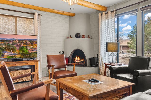 320 Artist Road 89, Santa Fe, NM 87501