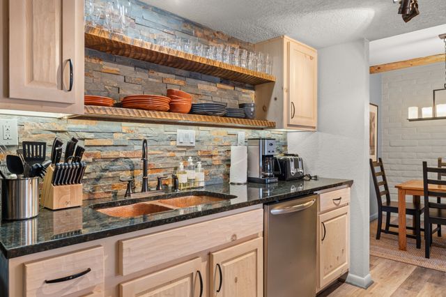 320 Artist Road 89, Santa Fe, NM 87501