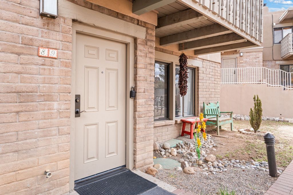 320 Artist Road 89, Santa Fe, NM 87501