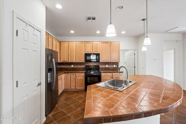 42406 W FALLING STAR Drive, Maricopa, AZ 85138