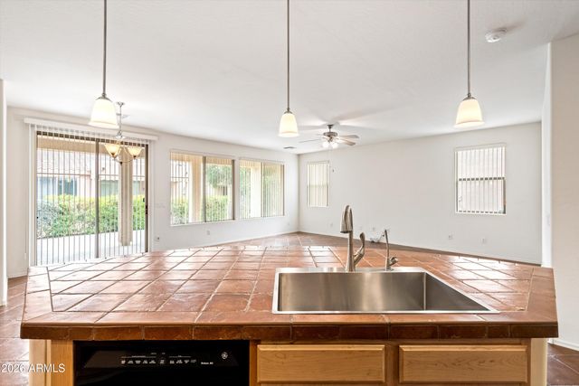 42406 W FALLING STAR Drive, Maricopa, AZ 85138