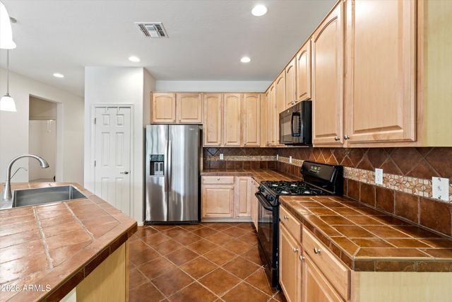 42406 W FALLING STAR Drive, Maricopa, AZ 85138