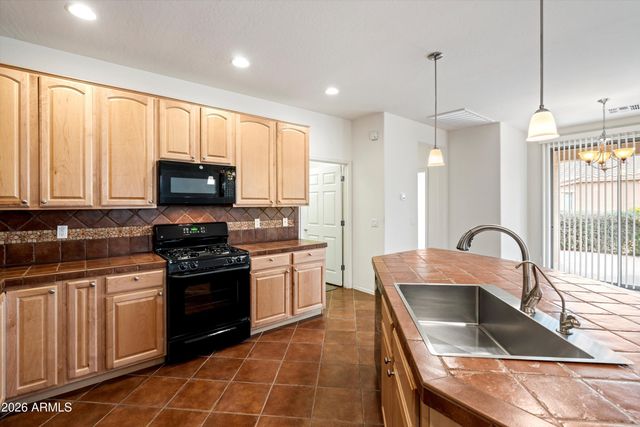 42406 W FALLING STAR Drive, Maricopa, AZ 85138