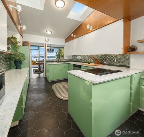 618 Le-Lou-Wa Place NE, Tacoma, WA 98422