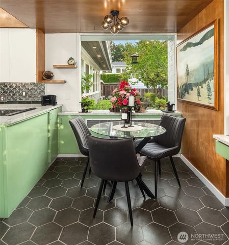 618 Le-Lou-Wa Place NE, Tacoma, WA 98422