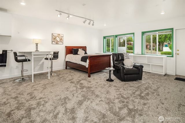 618 Le-Lou-Wa Place NE, Tacoma, WA 98422