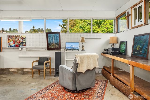 618 Le-Lou-Wa Place NE, Tacoma, WA 98422