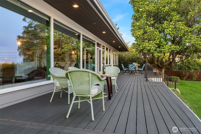 618 Le-Lou-Wa Place NE, Tacoma, WA 98422