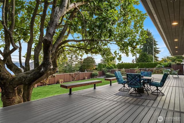 618 Le-Lou-Wa Place NE, Tacoma, WA 98422