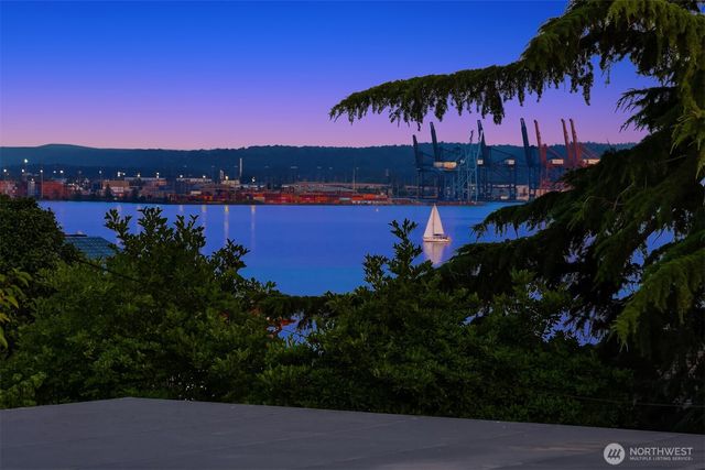 618 Le-Lou-Wa Place NE, Tacoma, WA 98422