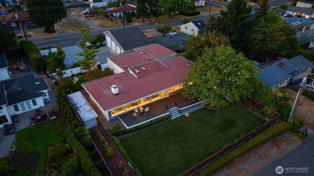 618 Le-Lou-Wa Place NE, Tacoma, WA 98422