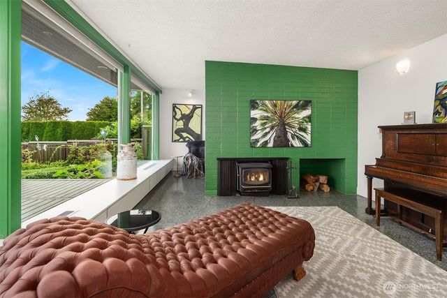 618 Le-Lou-Wa Place NE, Tacoma, WA 98422