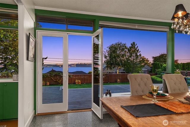 618 Le-Lou-Wa Place NE, Tacoma, WA 98422