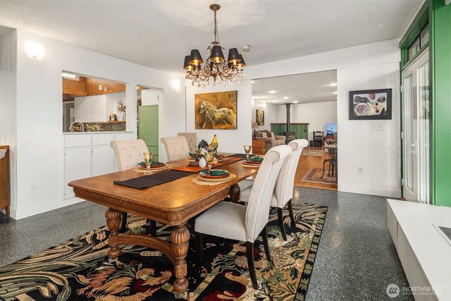 618 Le-Lou-Wa Place NE, Tacoma, WA 98422