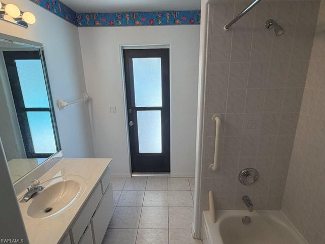 3923 SE 10th PL, Cape Coral, FL 33904