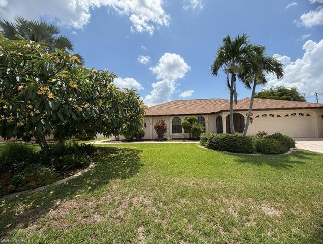 3923 SE 10th PL, Cape Coral, FL 33904