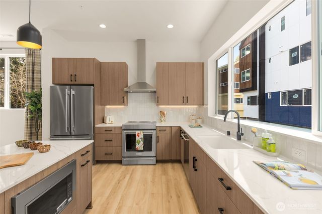 16003 SE 31st Lane, Bellevue, WA 98008