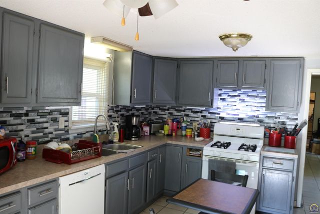 412 NE Chester AVE, Topeka, KS 66616