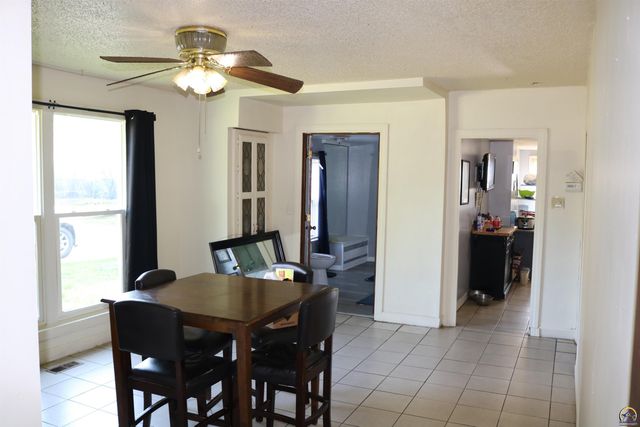 412 NE Chester AVE, Topeka, KS 66616