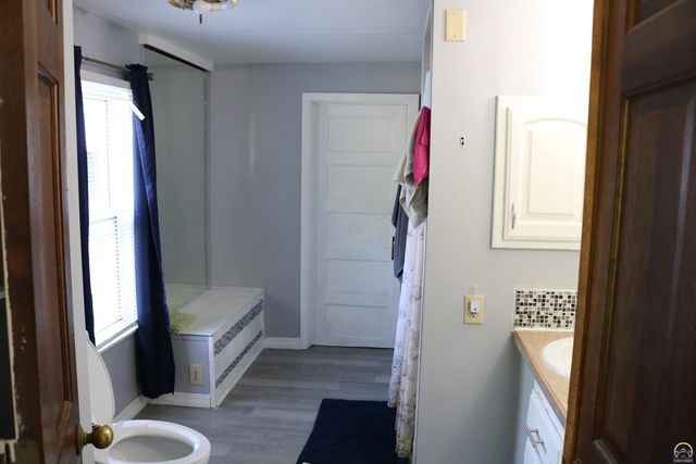 412 NE Chester AVE, Topeka, KS 66616