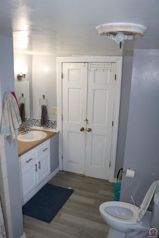 412 NE Chester AVE, Topeka, KS 66616