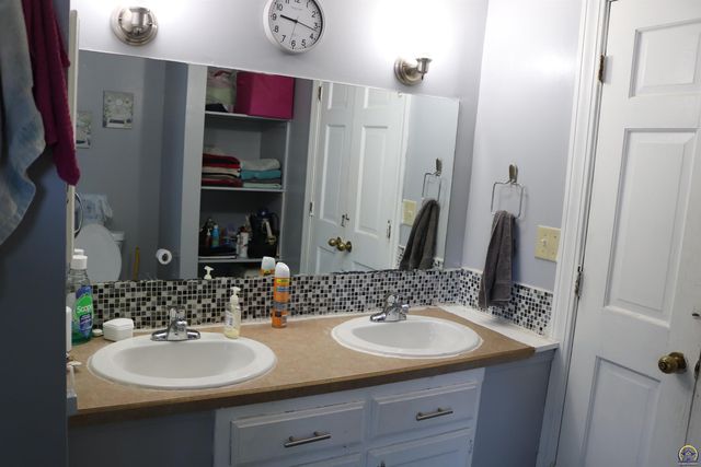 412 NE Chester AVE, Topeka, KS 66616
