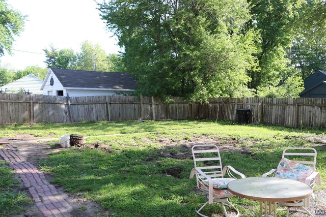 412 NE Chester AVE, Topeka, KS 66616