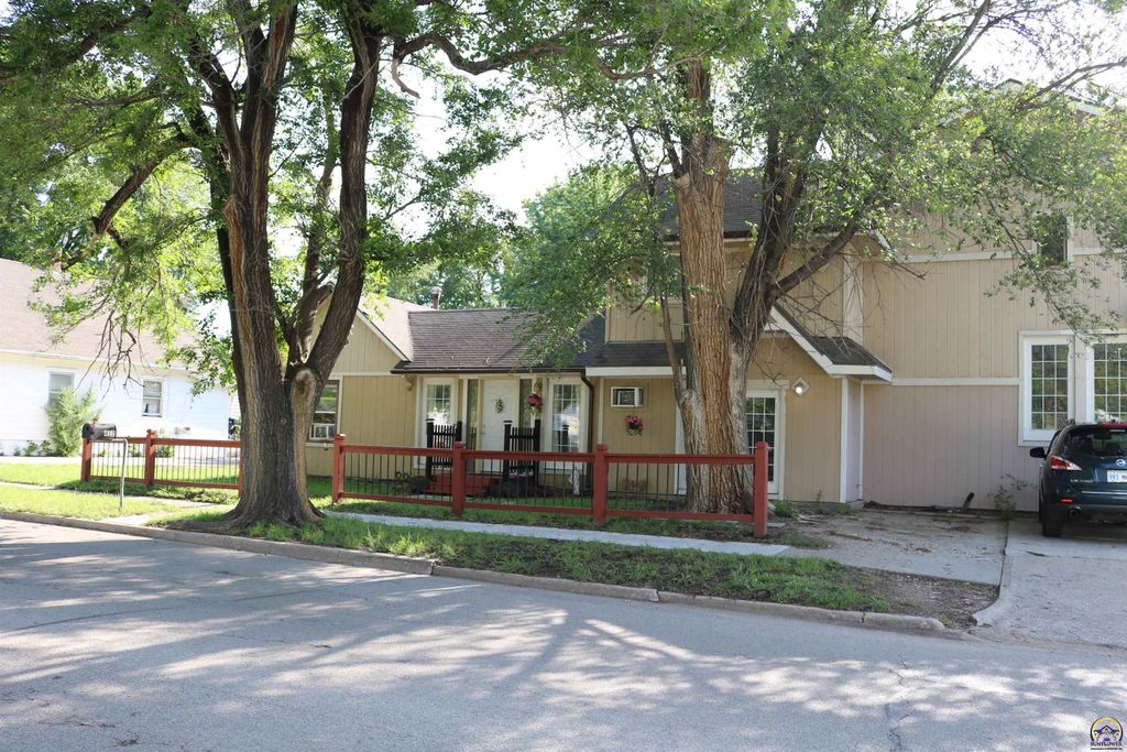 412 NE Chester AVE, Topeka, KS 66616