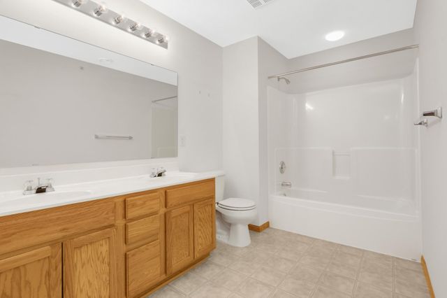 2820 Spy Glass Drive, Chaska, MN 55318