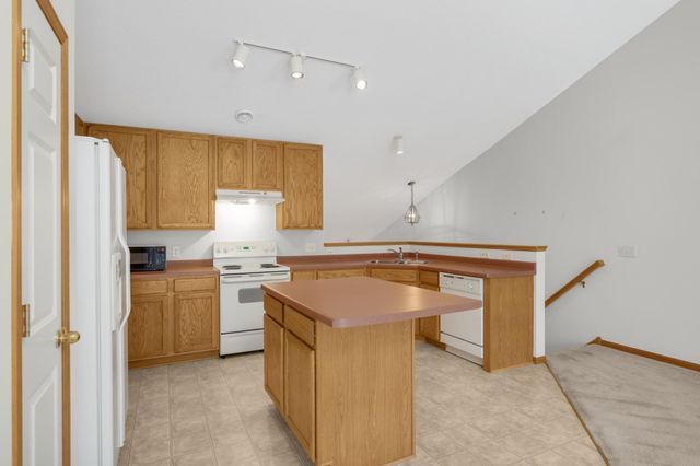 2820 Spy Glass Drive, Chaska, MN 55318