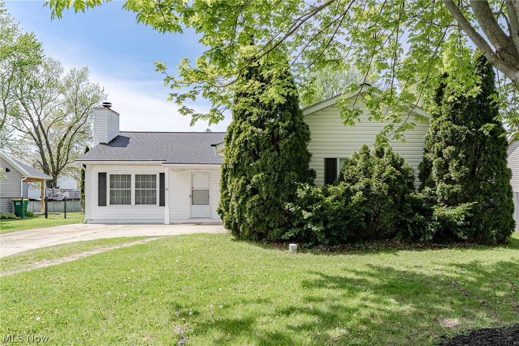 199 E Parkway Drive, Madison, OH 44057