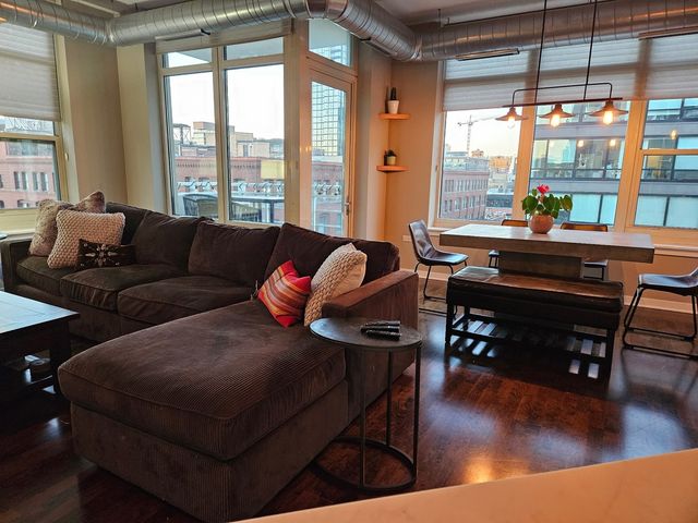 909 W Washington Boulevard 708, Chicago, IL 60607