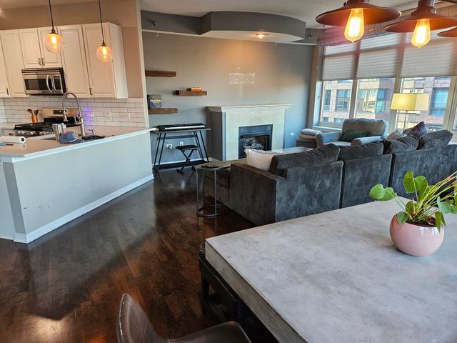 909 W Washington Boulevard 708, Chicago, IL 60607