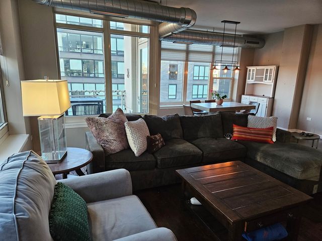 909 W Washington Boulevard 708, Chicago, IL 60607