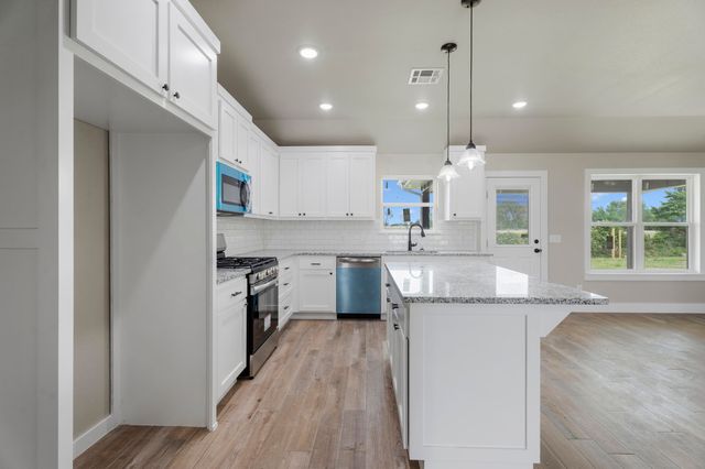 1127 Center Court Circle, Grove, OK 74344