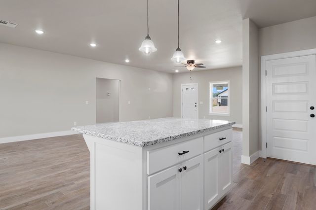 1127 Center Court Circle, Grove, OK 74344