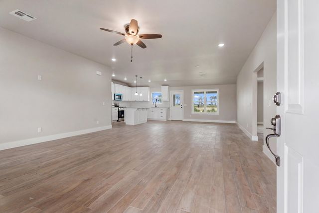 1127 Center Court Circle, Grove, OK 74344