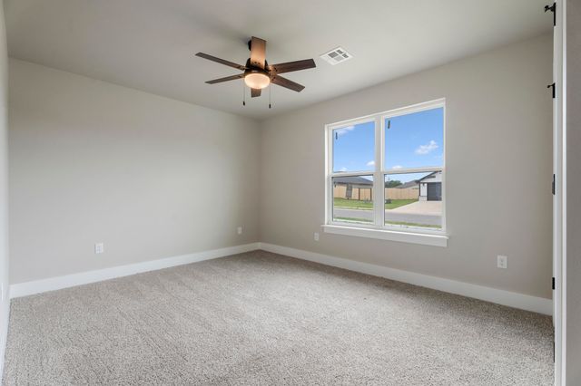 1127 Center Court Circle, Grove, OK 74344