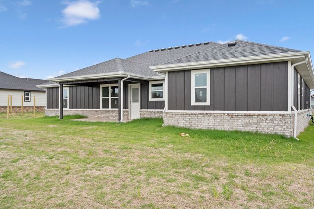 1127 Center Court Circle, Grove, OK 74344