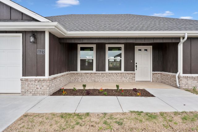 1127 Center Court Circle, Grove, OK 74344