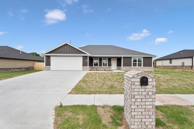 1127 Center Court Circle, Grove, OK 74344