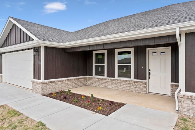 1127 Center Court Circle, Grove, OK 74344