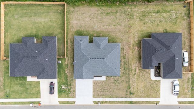 1127 Center Court Circle, Grove, OK 74344