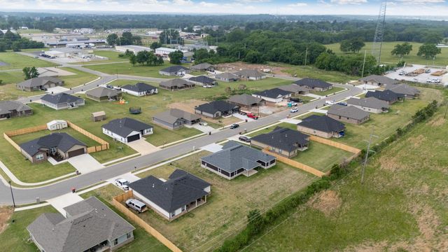 1127 Center Court Circle, Grove, OK 74344