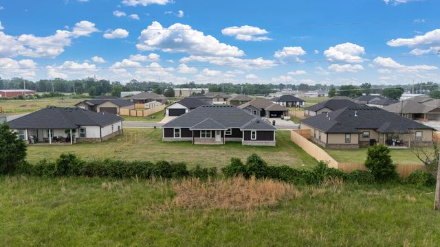 1127 Center Court Circle, Grove, OK 74344