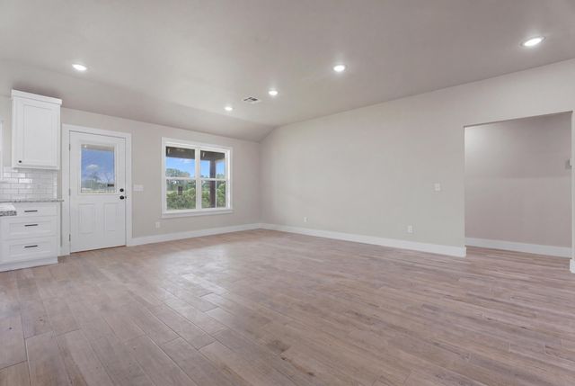 1127 Center Court Circle, Grove, OK 74344