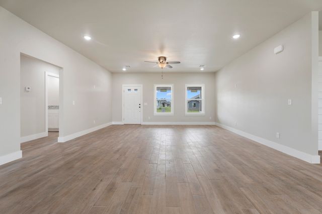 1127 Center Court Circle, Grove, OK 74344